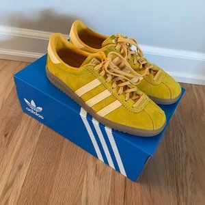 NWT adidas Bermuda Sneakers in Yellow & Gold Size UK 6 - FIT LIKE US WOMEN'S 8